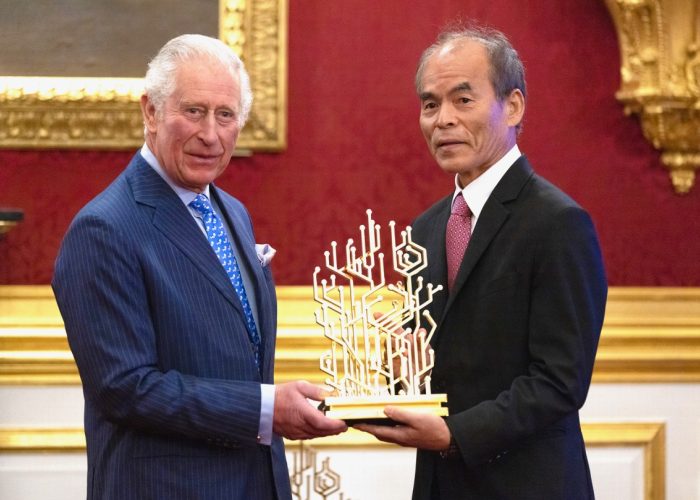 HRH The Prince of Wales presents the QEPrize trophy to Professor Shuji Nakamura at the 2021 QEPrize Presentation